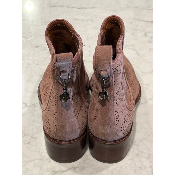 NWOT Coach Women’s Genuine Leather Bowery Chelsea With Cut Out Boots Sz 7.5 Pink - Picture 3 of 8